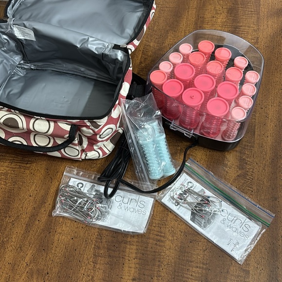 Contain Hot Rollers in convenient stylish carry all bag. - Picture 9 of 10